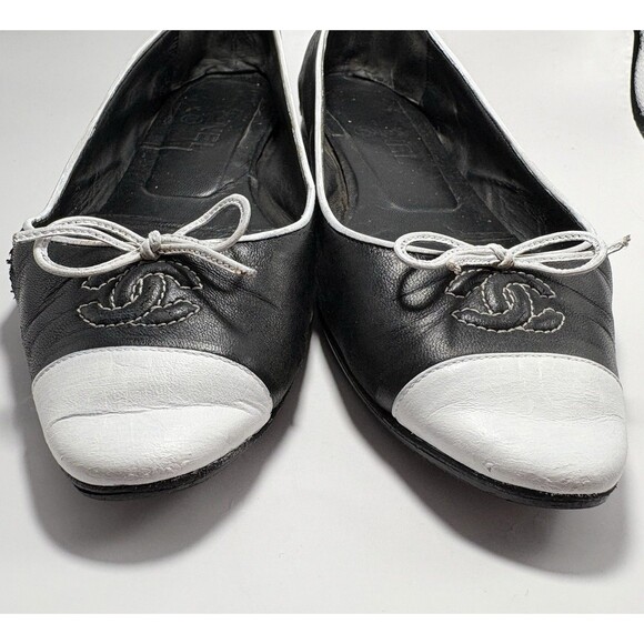 Chanel Ballet Flats Bi-Color Black & White w/ Bow Accent CC Logo Sz EU 37 7 - Picture 6 of 14